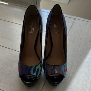 Elegant Multicolor Peep-Toe Heels